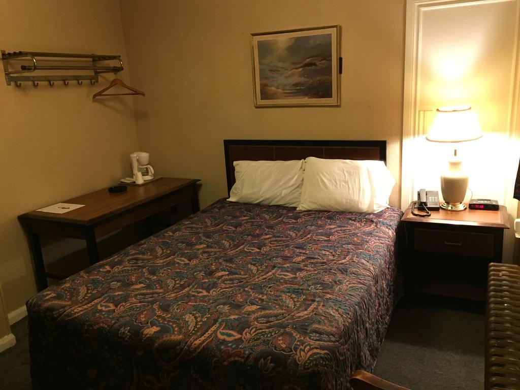Shamrock Motel Midland Rum bild